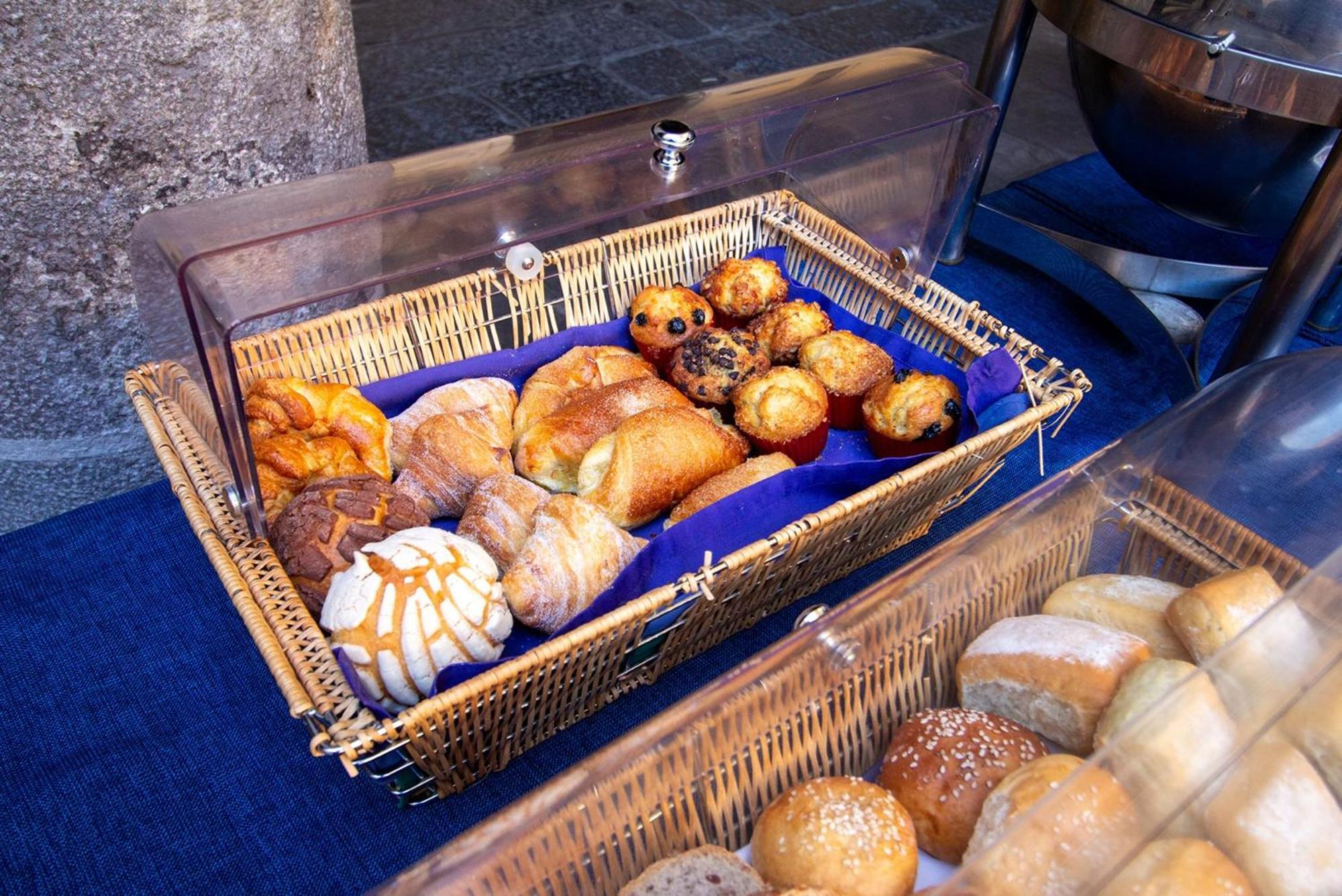 Hotel Quinta Real Puebla Exteriér fotografie A selection of pastries