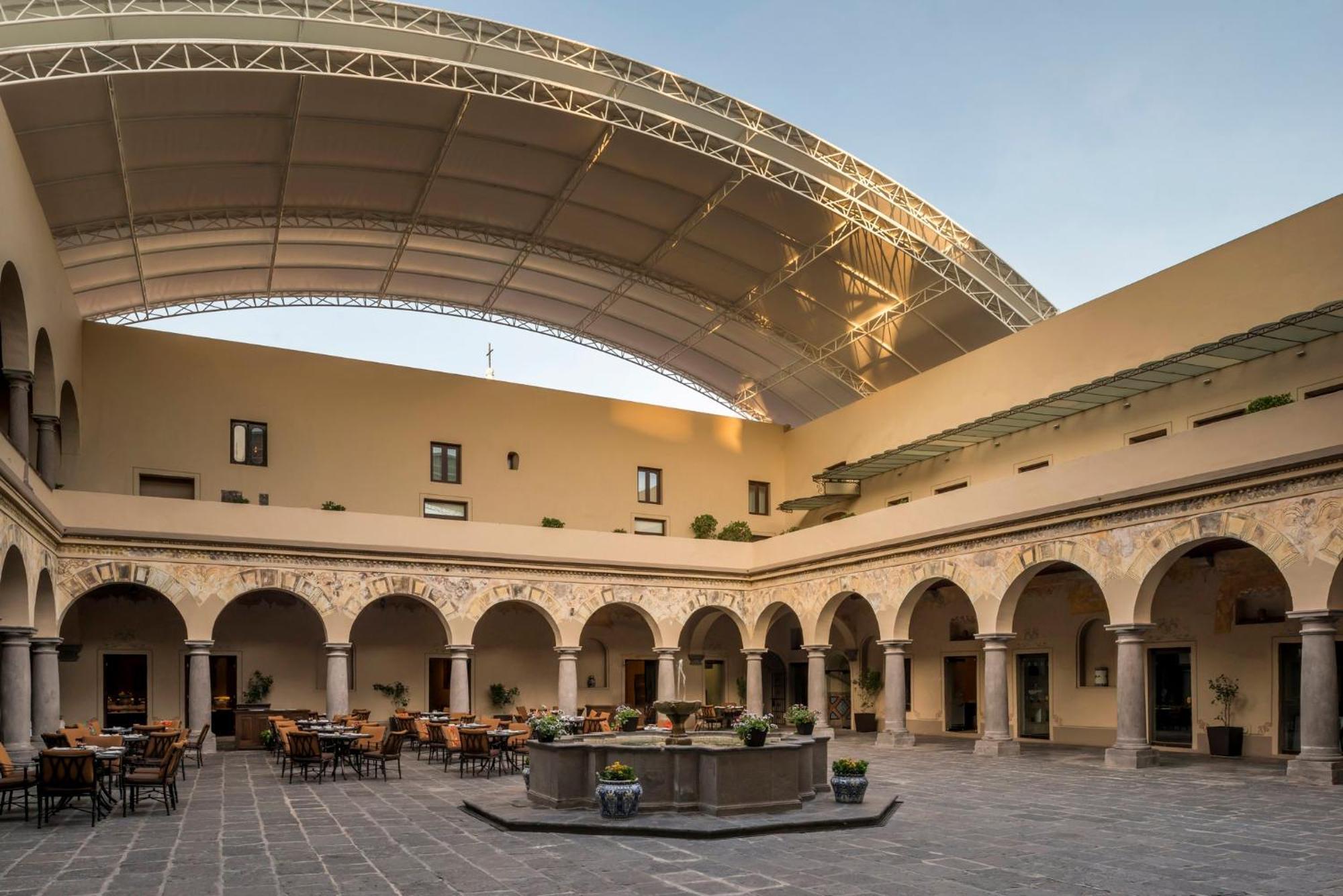 Hotel Quinta Real Puebla Exteriér fotografie The courtyard of the hotel