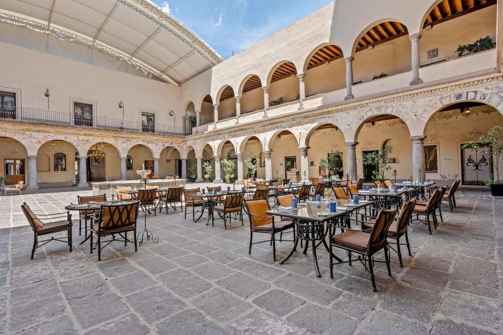 Hotel Quinta Real Puebla Exteriér fotografie The hotel's interior courtyard